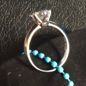 2ct stamped 18k white goldq